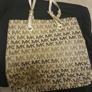 Ship2morrowNWOT never used Authentic Micheal Kors